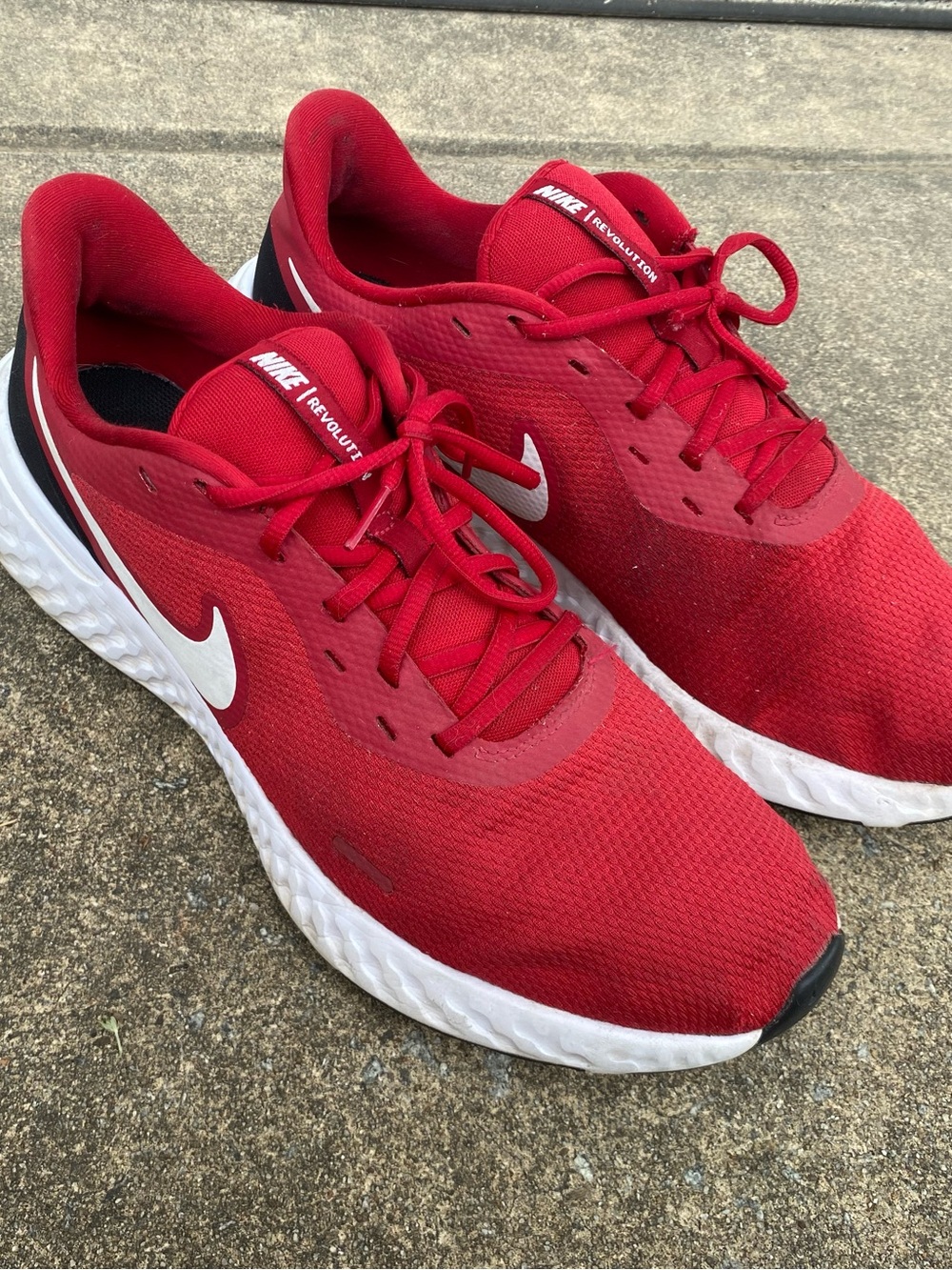 Nike Red Revolutions 👟✨ Size Men’s 13